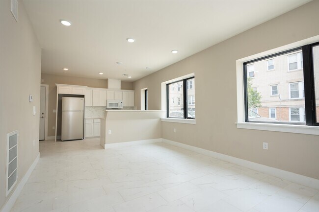 Foto del edificio - 242 Beacon Ave