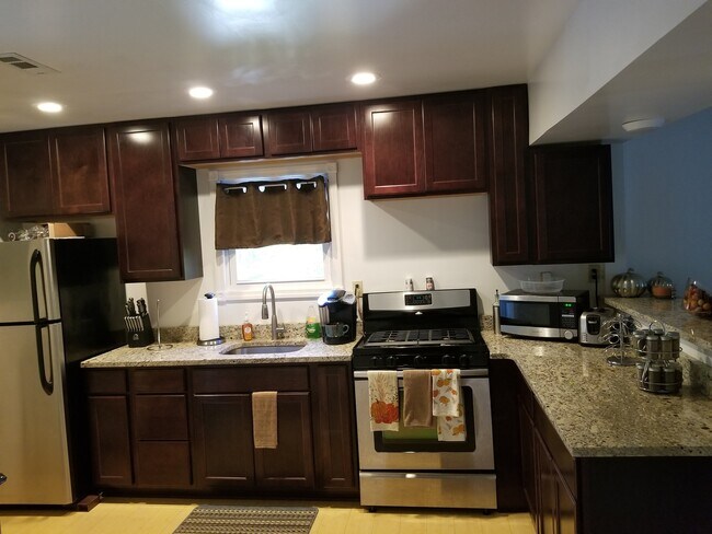 Foto del edificio - 1713 Wade St Ext