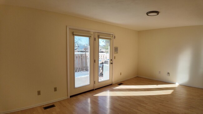 Building Photo - 2 Meadowbrook Ct