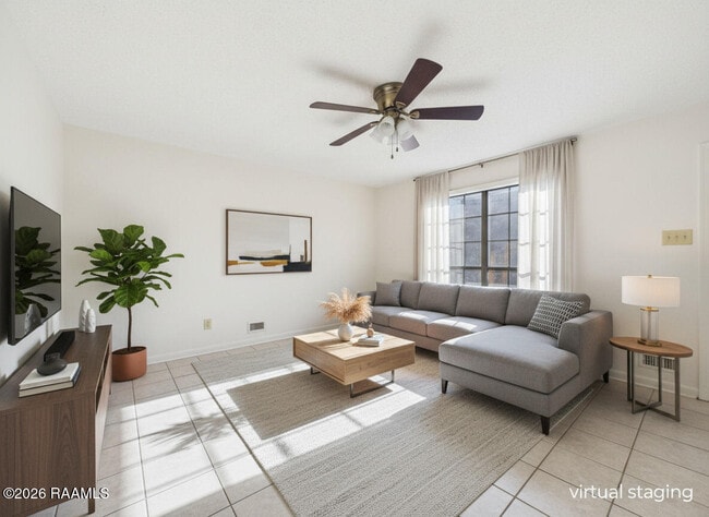 Building Photo - 112 Country Ln