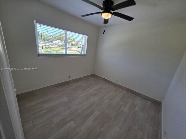 Foto del edificio - 120 NE 10th Ave