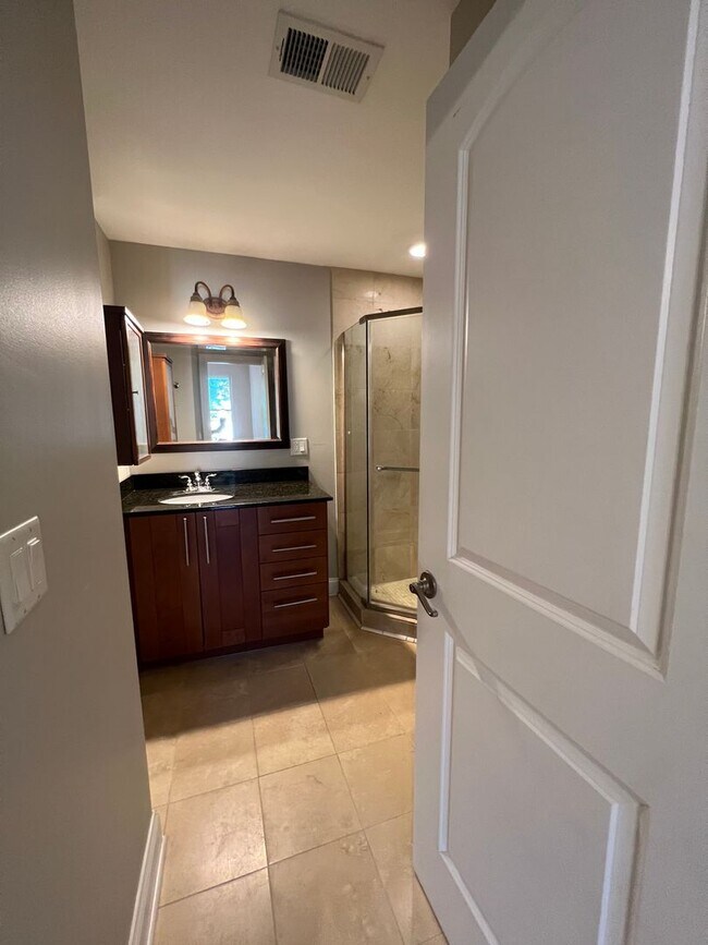 Foto del edificio - 1549 Sherwin