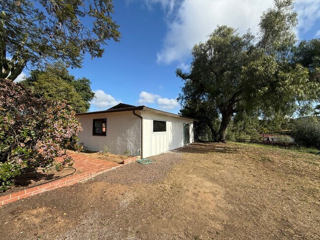 Foto del edificio - Cozy newly renovated 1 bedroom home with a...