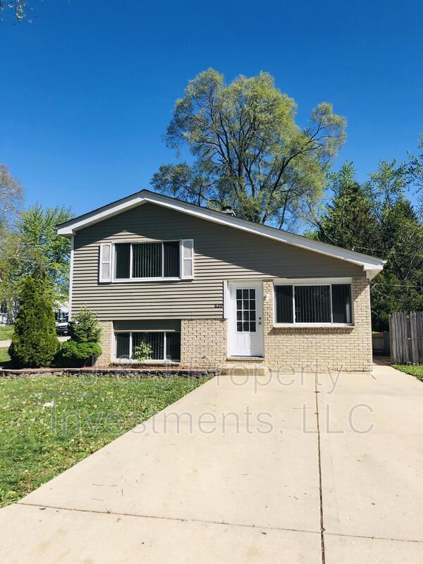 Building Photo - 620 W Hillside Dr