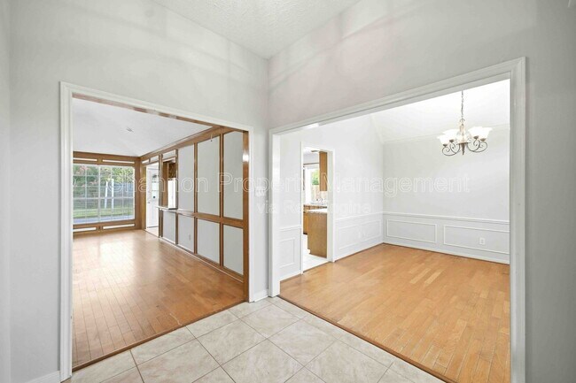 Building Photo - 15911 Moonrock Dr