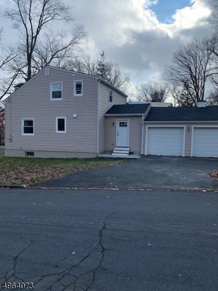 Primary Photo - 12 Crossbrook Rd