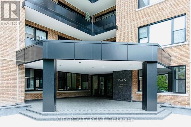 Building Photo - 1545 Bathurst St