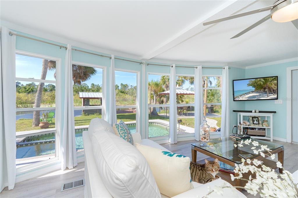 Foto principal - 8243 Pinetree Ln