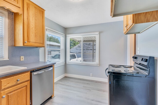 Building Photo - 355 Belview Ave