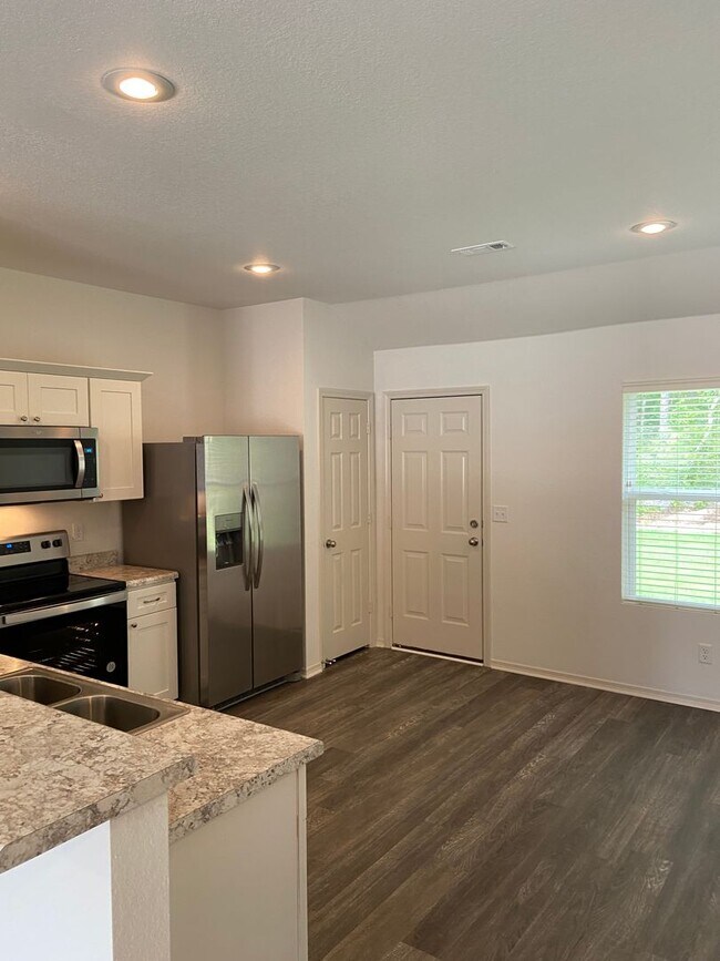 Foto del edificio - 3264 Sidell Estates Rd