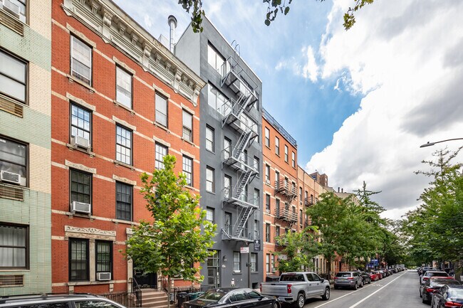 Foto del edificio - 413 E 78th St