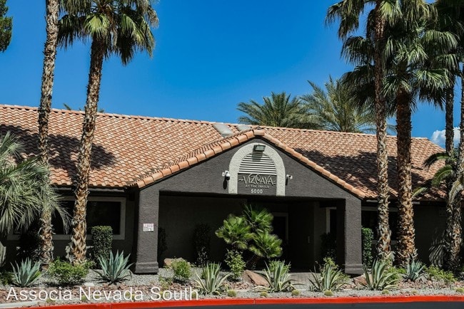 Building Photo - 5038 S Rainbow Blvd