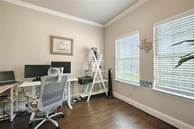 Foto del edificio - 640 Teakwood Dr