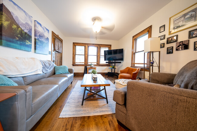 Building Photo - 4210 Snelling Ave