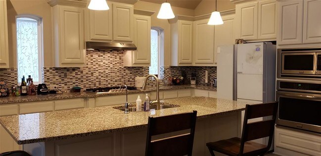 Building Photo - 12970 Sellaronda Way