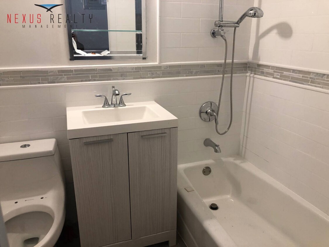 Foto principal - 19-46-46 75th St
