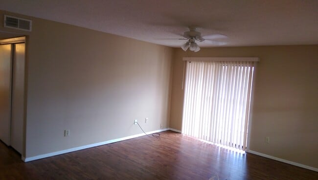 Building Photo - 218 N Texas Blvd