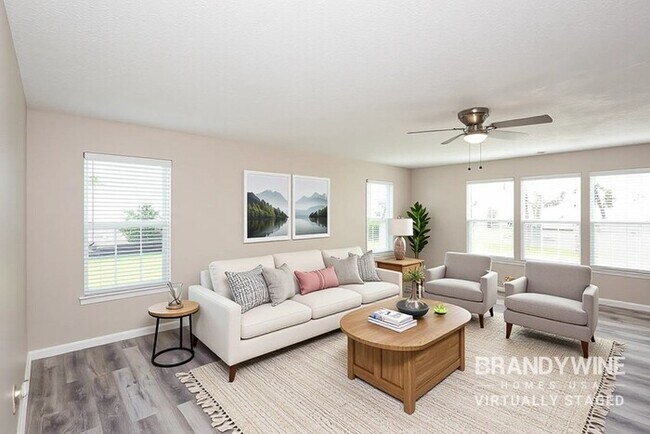 Foto del edificio - 967 Webb Dr