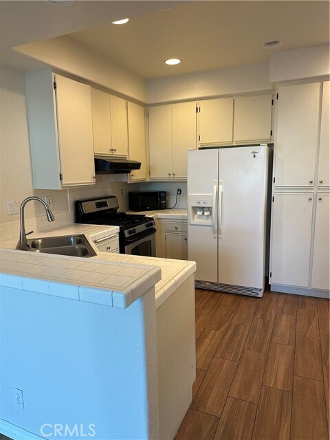 Building Photo - 28416 Pueblo Dr