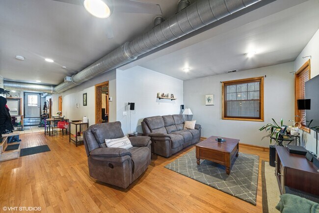 Building Photo - 2021 N Whipple St