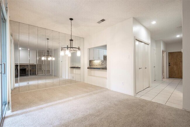Foto del edificio - 5310 Keller Springs Rd