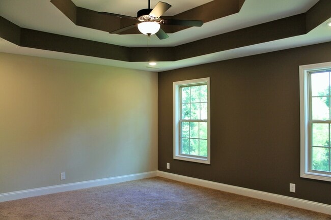 Building Photo - 261 Azalea Dr