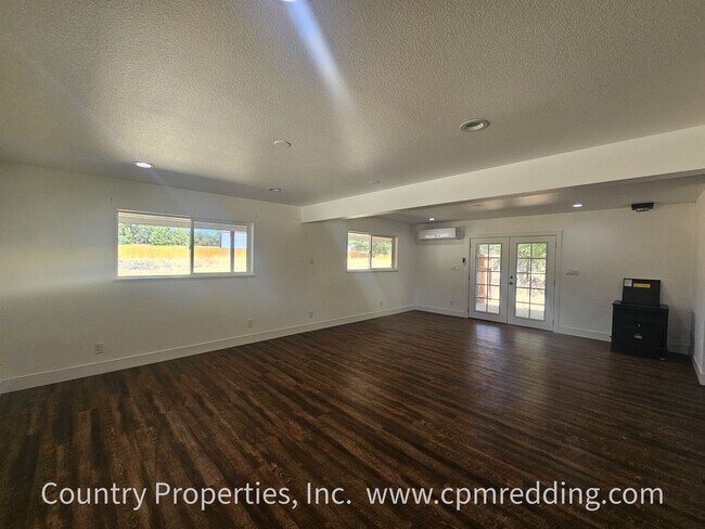 Foto del edificio - Remodeled Spacious House with Shop on 5 Ac...