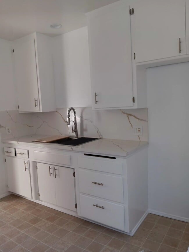 Foto del edificio - 2100 N Verdugo Rd