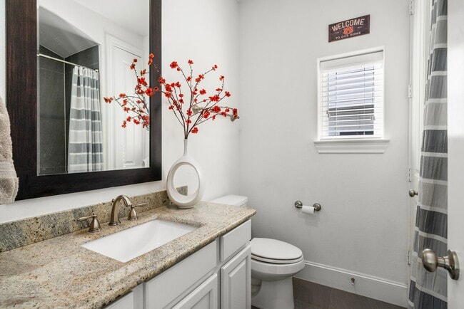 Foto del edificio - 816 Ennis St