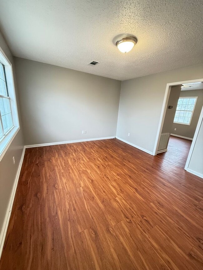 Building Photo - 214 Olive St