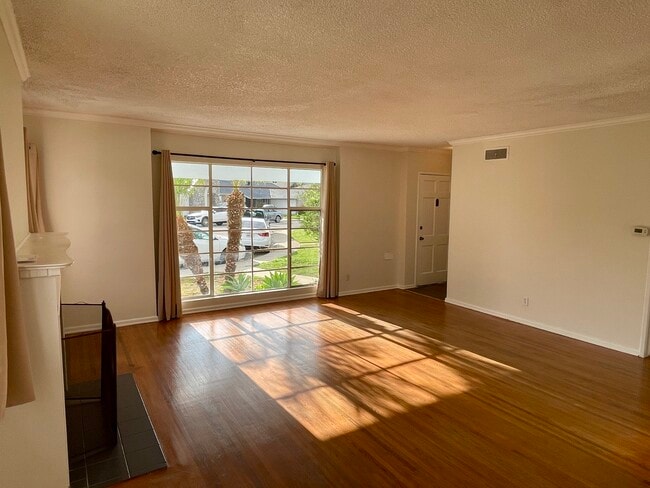 Foto del edificio - 12505 Manor Dr