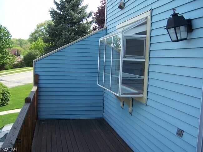 Building Photo - 8 Mourning Dove Ct