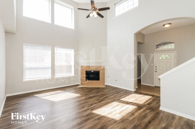 Building Photo - 10047 Arcadian Spgs Ln