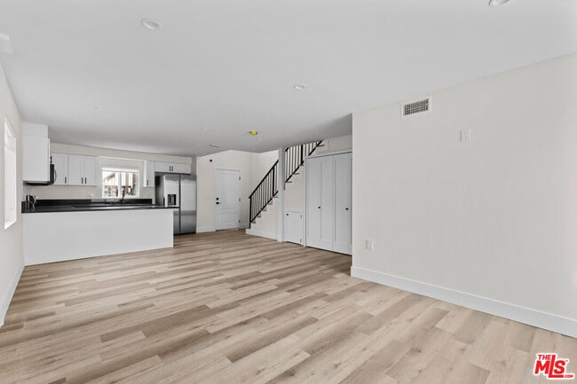 Building Photo - 546 N Genesee Ave