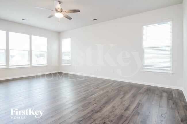 Building Photo - 600 Goldburn Wy