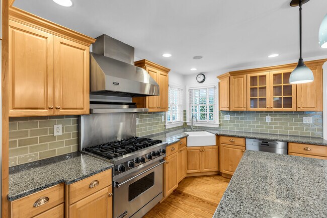 Foto del edificio - 20 Rosalie Ave