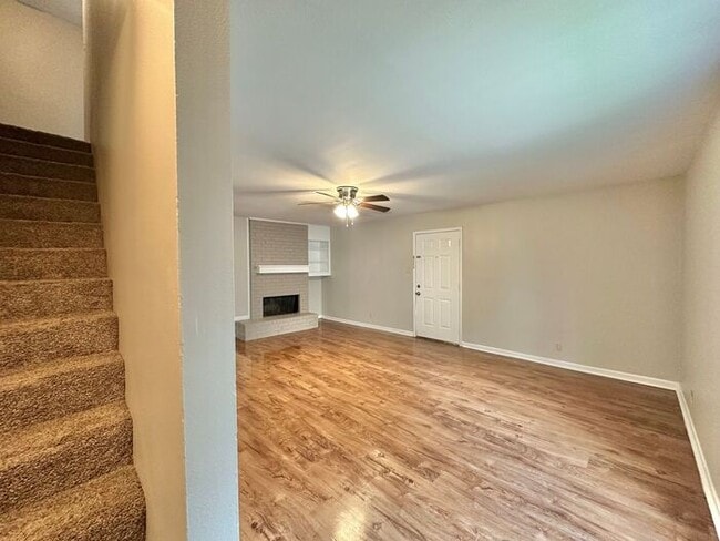 Building Photo - Available Now! Beautiful 3 Bedroom 2 Bath ...