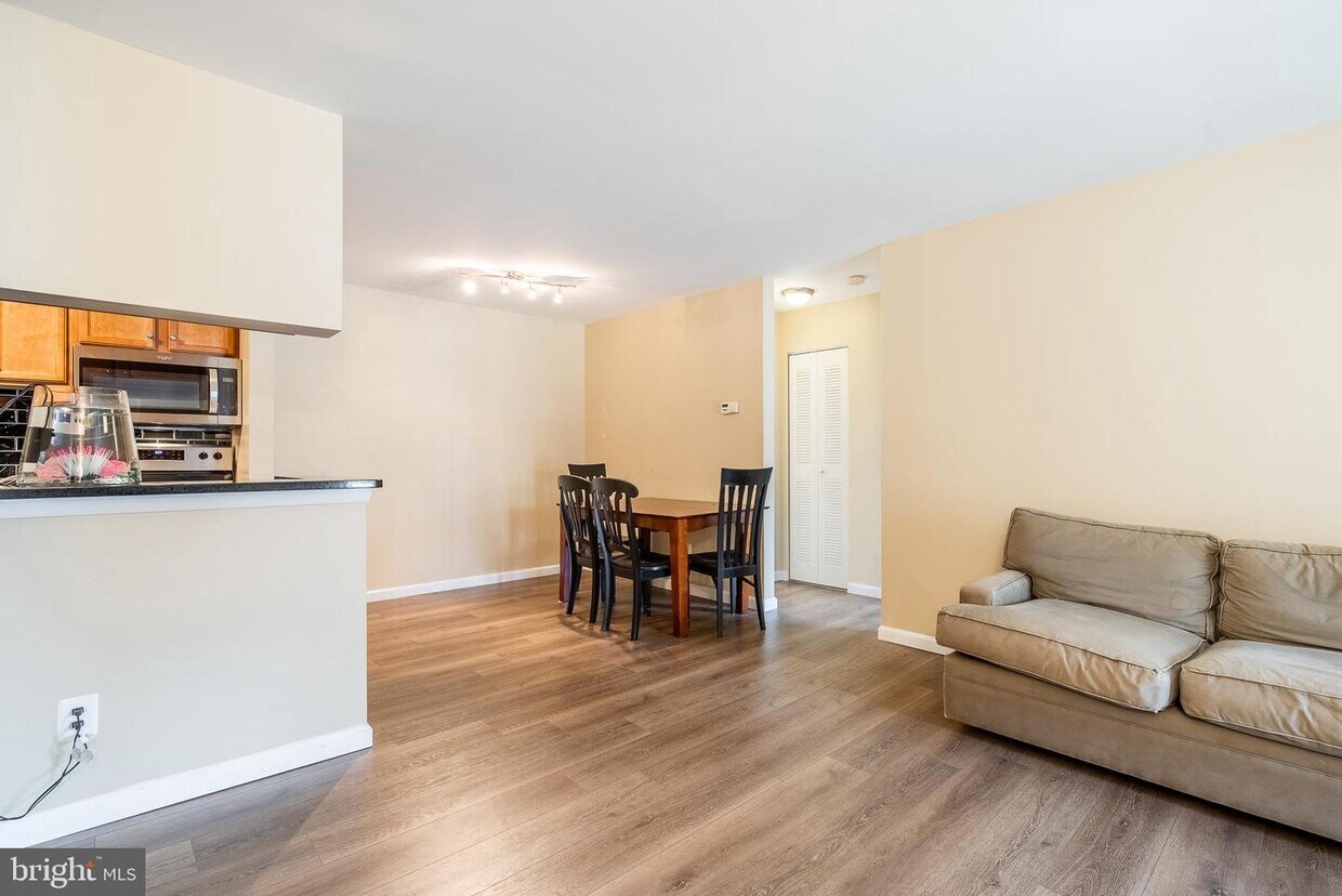 Foto principal - 11701 Olde English Dr