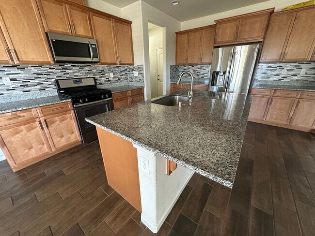 Foto del edificio - Spacious newer 4 Bedroom 2.5 Bath Rosevill...