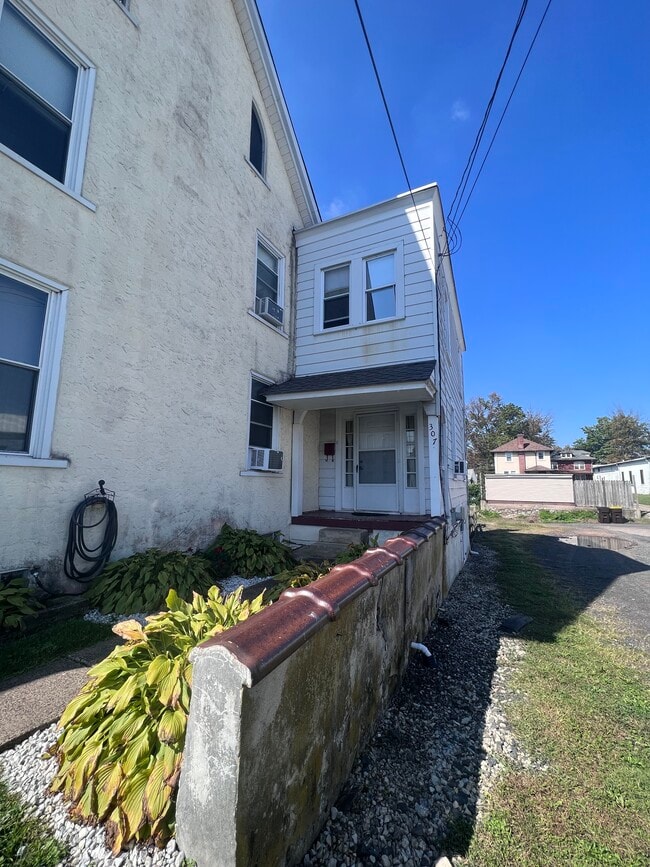 Building Photo - 307 Green St