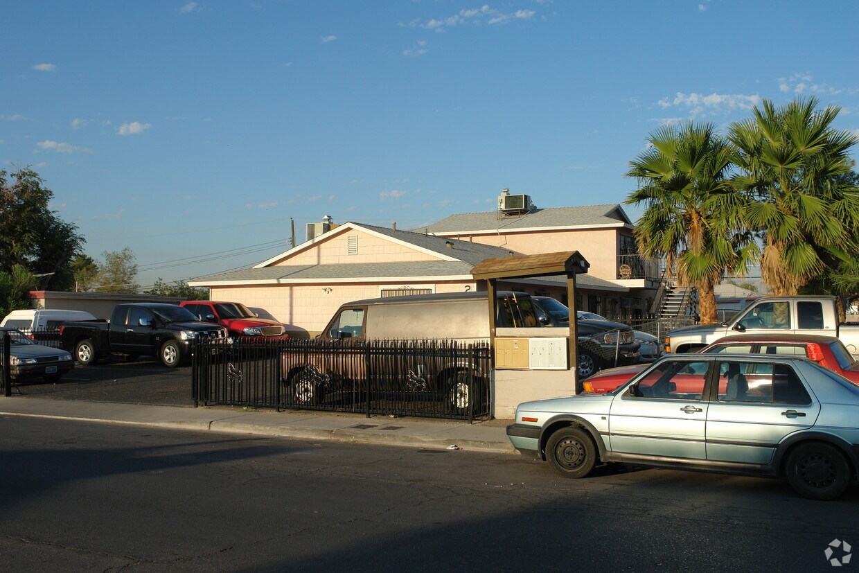Primary Photo - 2301 Crawford St