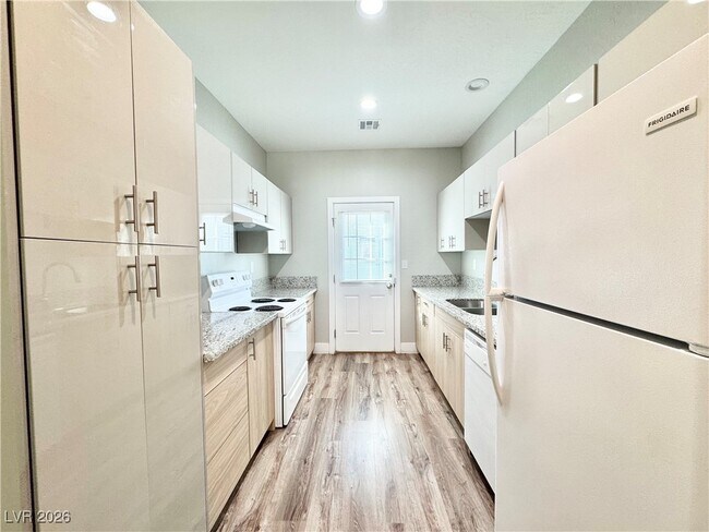 Foto del edificio - 1370 Ogallala St