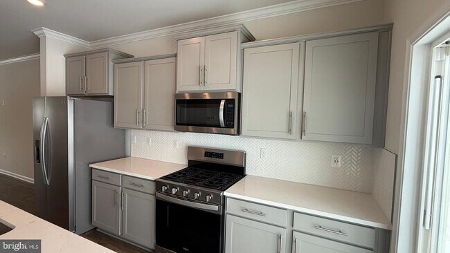 Foto del edificio - 5042 Silver Oak Dr