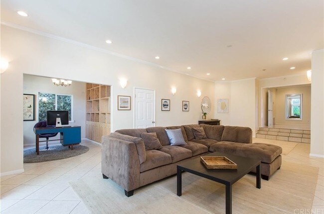 Main House, Living Room - 5732 Rhea Ave