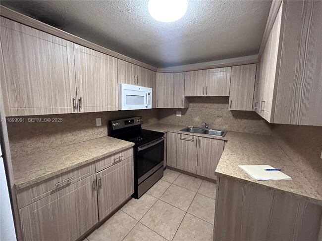 Foto del edificio - 14250 SW 62nd St