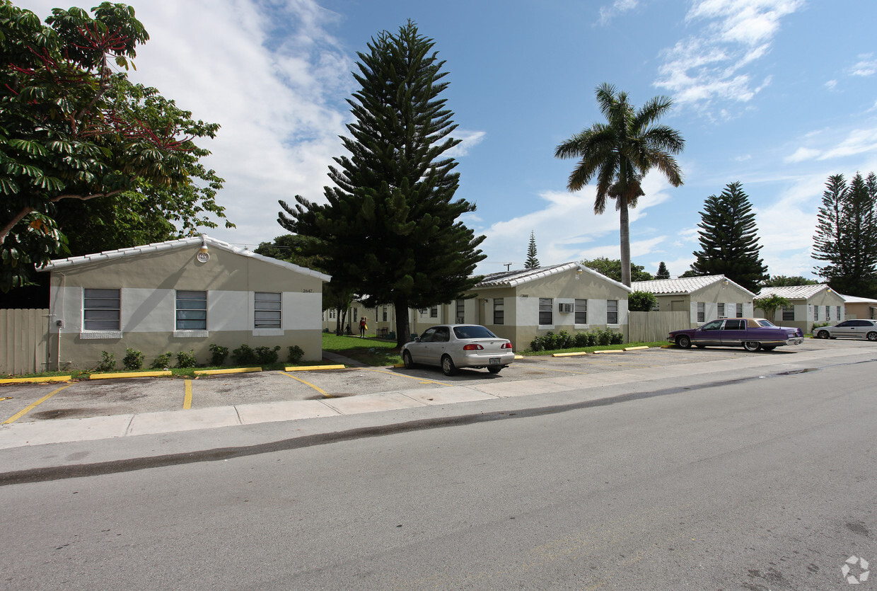 Primary Photo - Lincoln Gardens