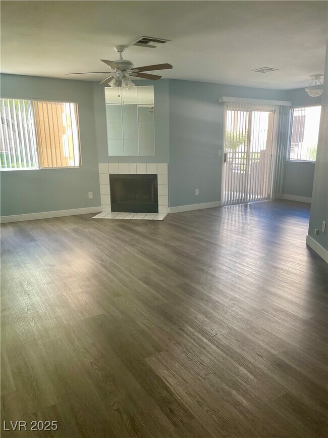 Foto del edificio - 6881 Tamarus St