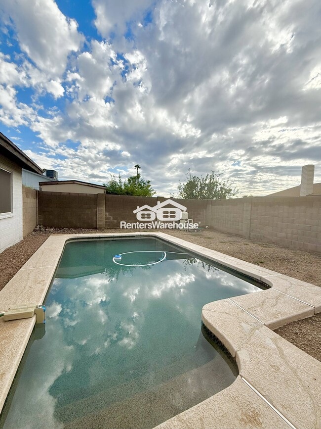 Building Photo - 17624 N 20th Dr