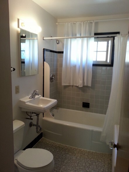 Bathroom Fixtures Milwaukee longfellow garden apartment homes rentals - milwaukee, wi Bathroom Fixtures Milwaukee longfellow garden apartment homes rentals - milwaukee, wi