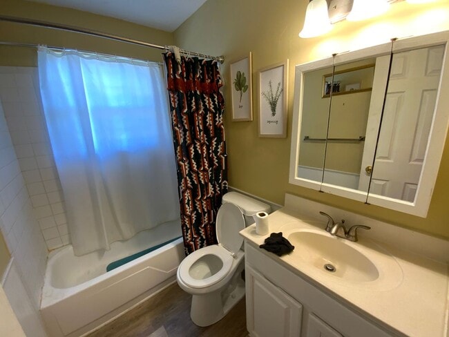 Building Photo - 3 Bedroom Home w/fenced yard - Hallsville ...
